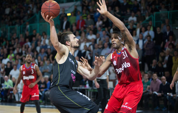 足球场上的 足球场上的