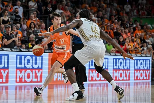 员展示了非 员展示了非